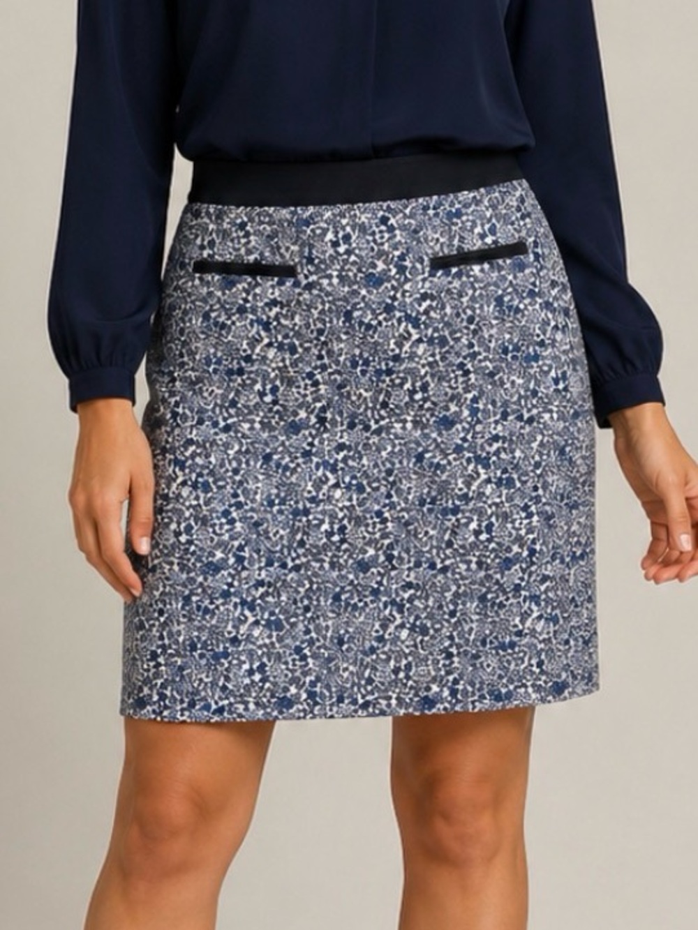 Margaret M Navy Ditzy Floral Stretch Skirt Size Large